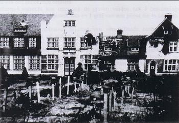 rechtse hoofdgebouw Mariagaard na 3 dagen van strijd in mei 1940